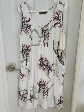 Pleated White Sleeveless Dress with Coral & Chain Print